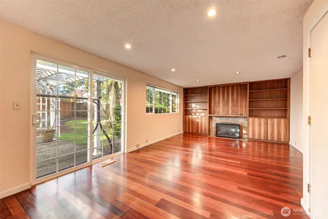 $4,100 | 12201 Southeast 65th Place, Bellevue, WA 98006