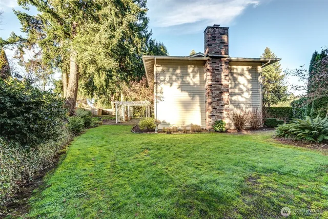 $4,100 | 12201 Southeast 65th Place, Bellevue, WA 98006