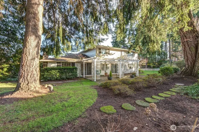 $4,100 | 12201 Southeast 65th Place, Bellevue, WA 98006