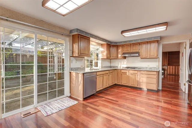 $4,100 | 12201 Southeast 65th Place, Bellevue, WA 98006