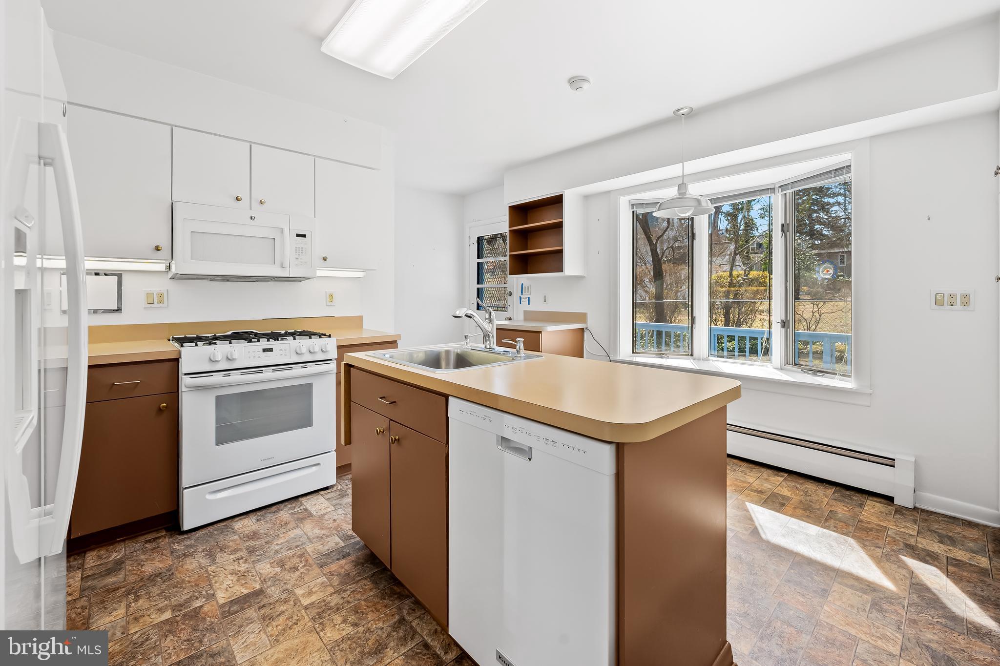 2201 South Road Baltimore, MD 21209 - Photo 8 of 40 Gallery Image 8