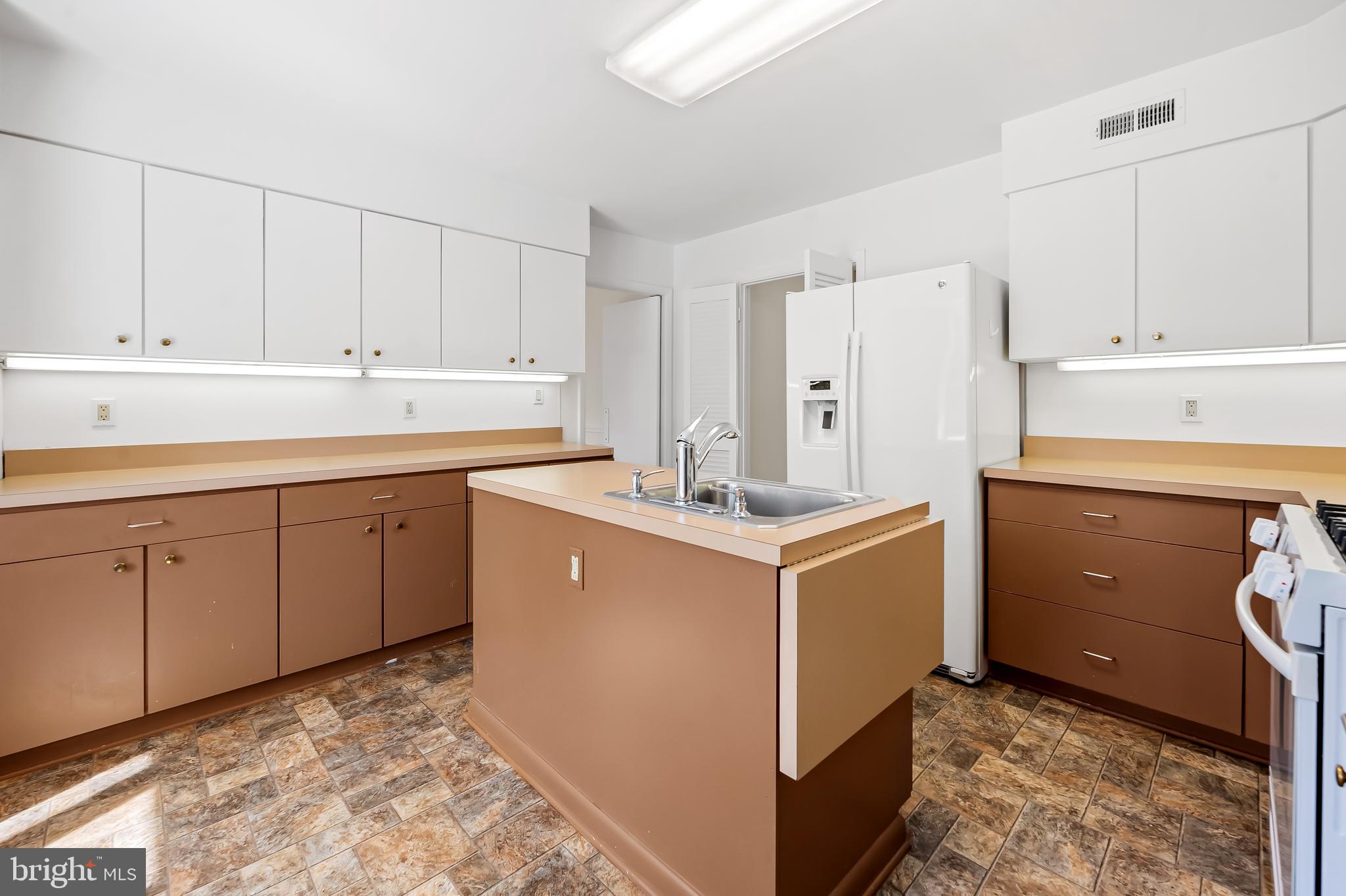 2201 South Road Baltimore, MD 21209 - Photo 9 of 40 Gallery Image 9