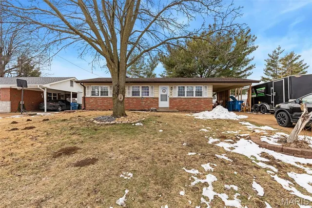 $164,900 | 744 Mary Jo Lane, Hazelwood, MO 63042