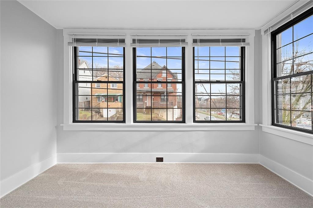 92 Ruth Street Pittsburgh, PA 15211 - Photo 4 of 24 Gallery Image 4
