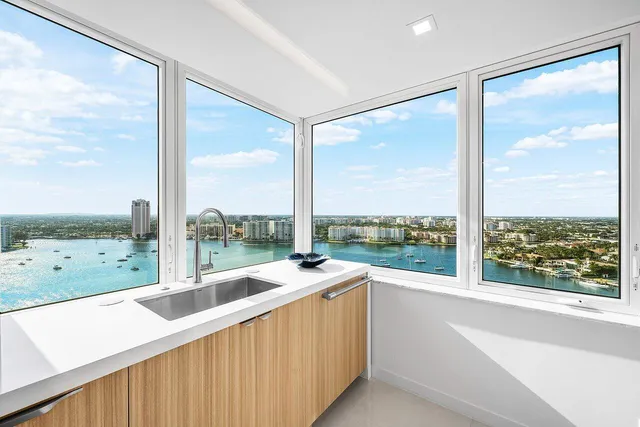 $2,495,000 | 550 South Ocean Boulevard, Unit 2207, Boca Raton, FL 33432