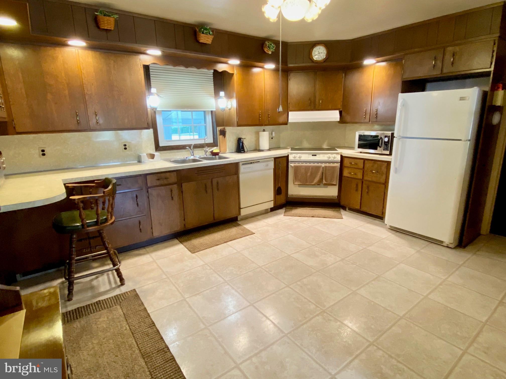 80 Folk Road Mertztown, PA 19539 - Photo 5 of 22 Eat-in Kitchen