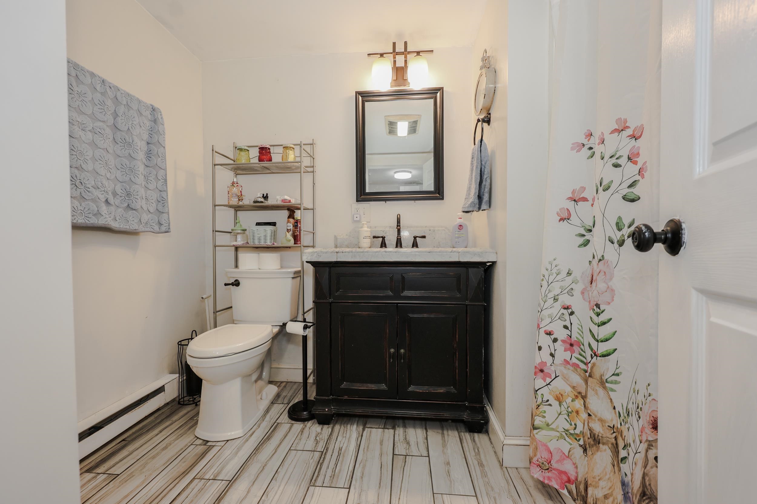 222 Hampstead Road Derry, NH 03038 - Photo 15 of 29