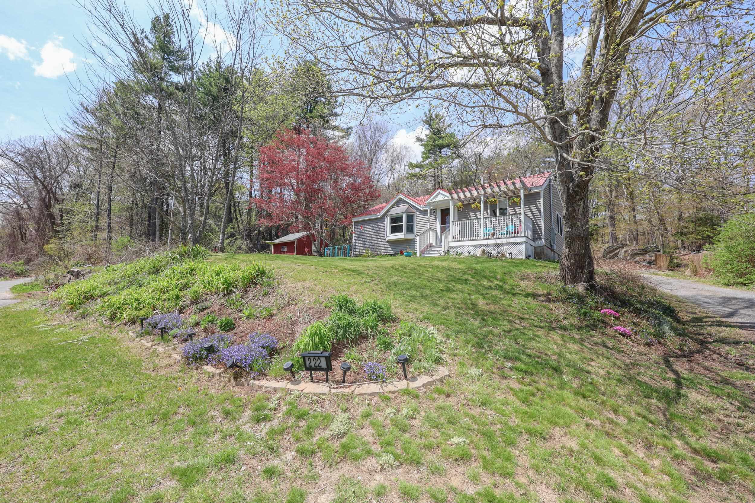 222 Hampstead Road Derry, NH 03038 - Photo 3 of 29