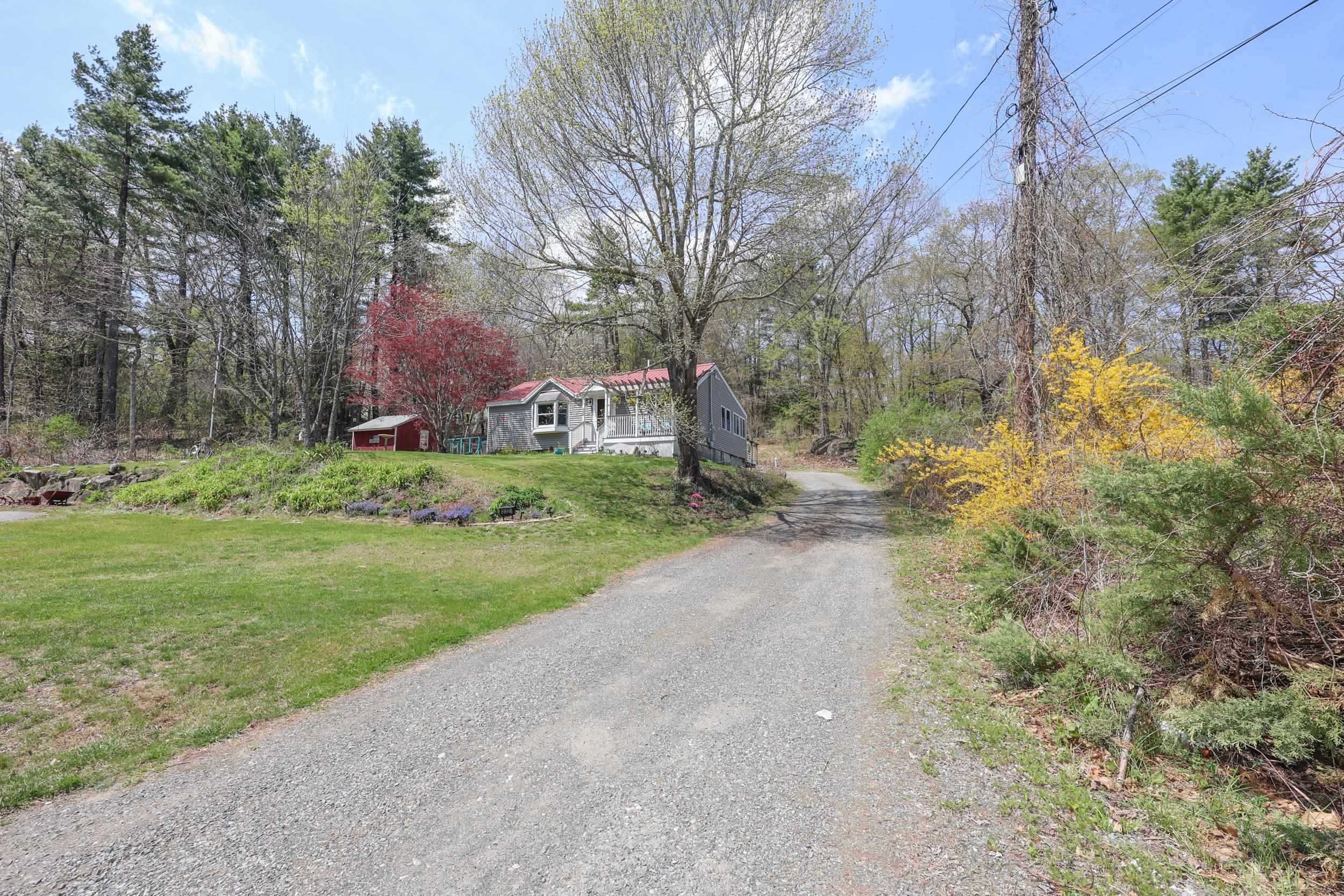 222 Hampstead Road Derry, NH 03038 - Photo 5 of 29