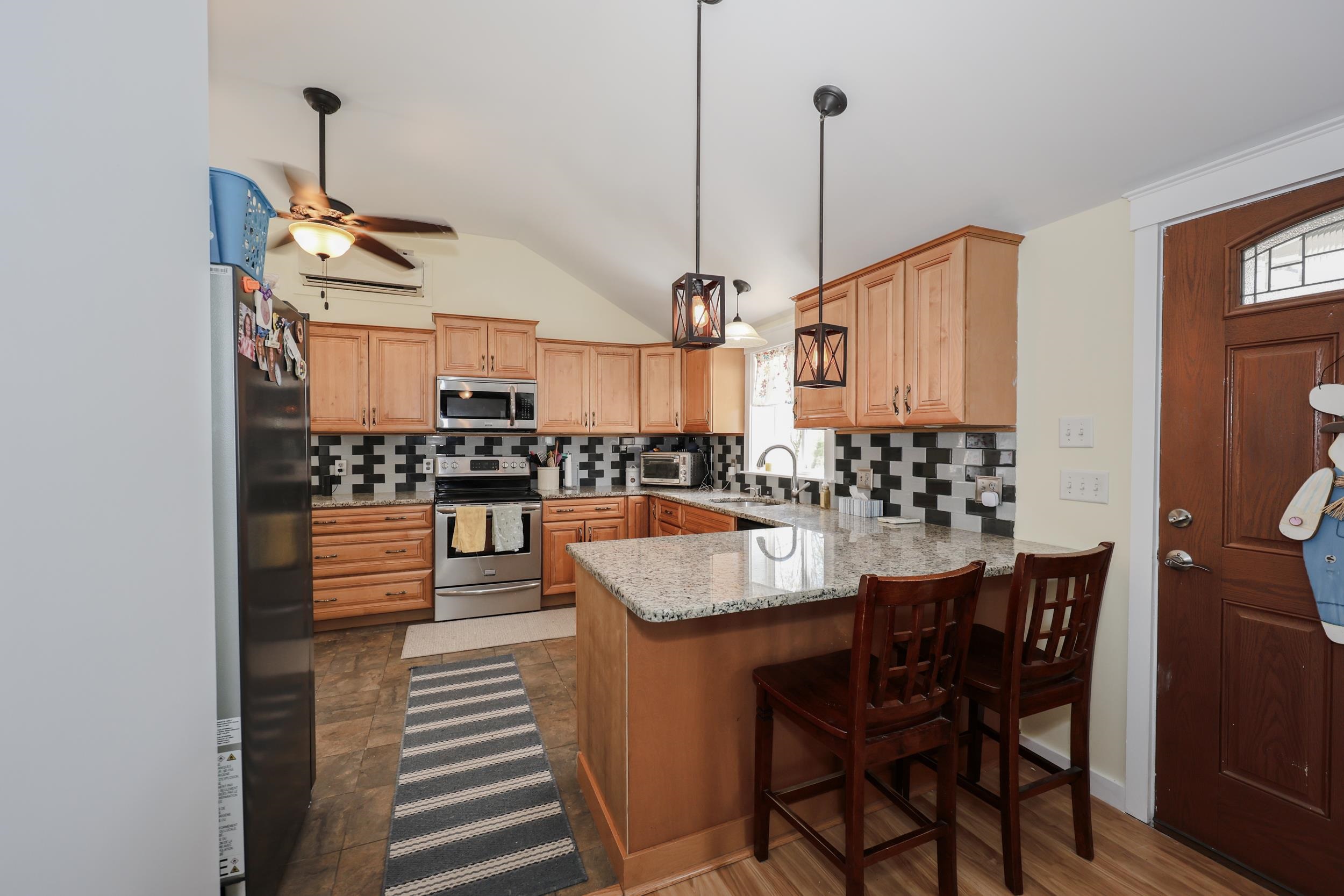 222 Hampstead Road Derry, NH 03038 - Photo 7 of 29