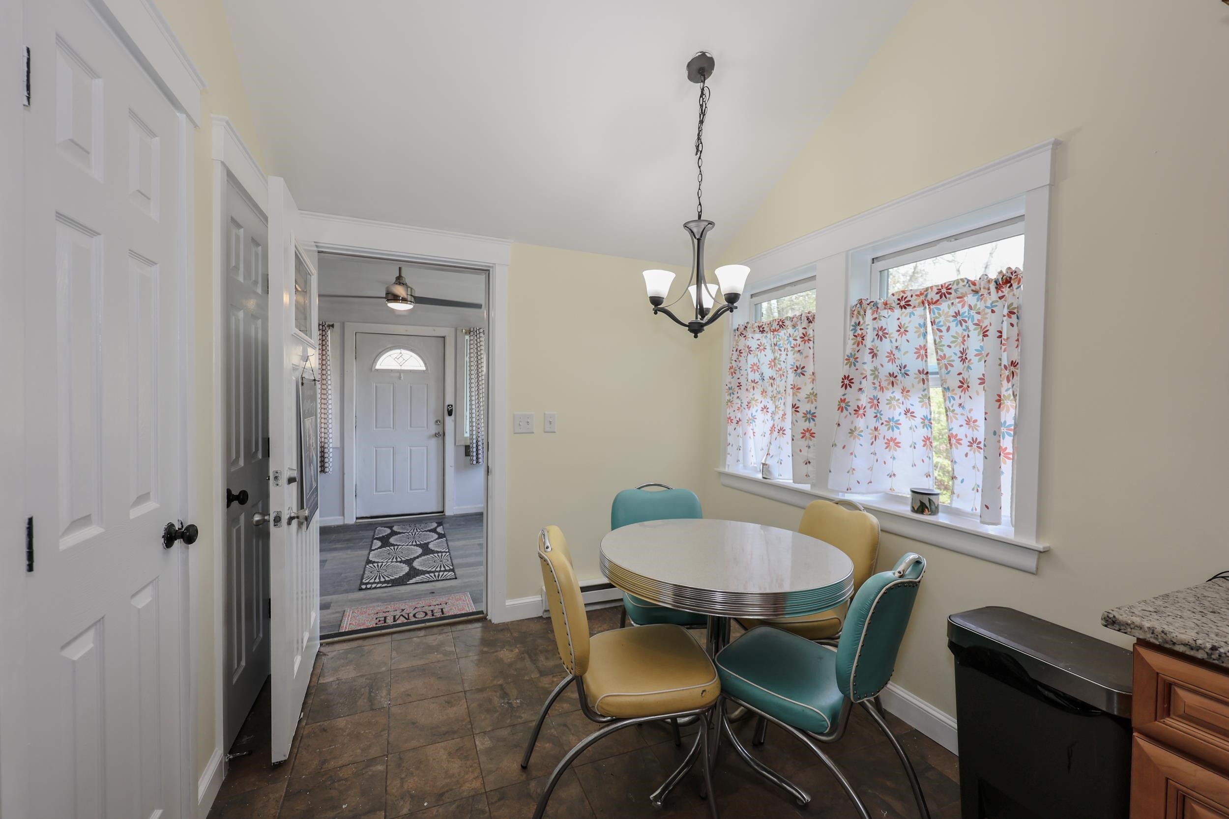 222 Hampstead Road Derry, NH 03038 - Photo 10 of 29