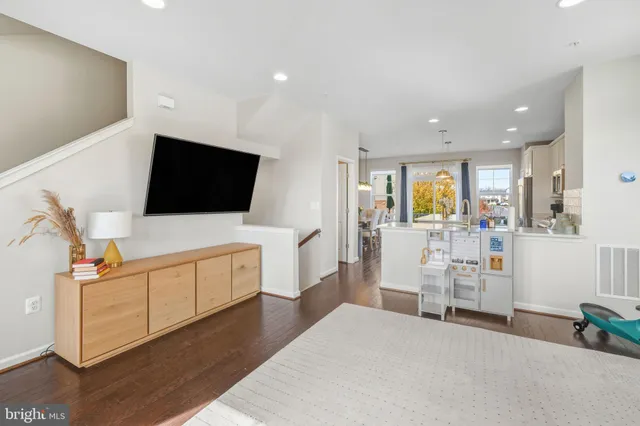 $634,900 | 15635 Trolley Lane, Silver Spring, MD 20906