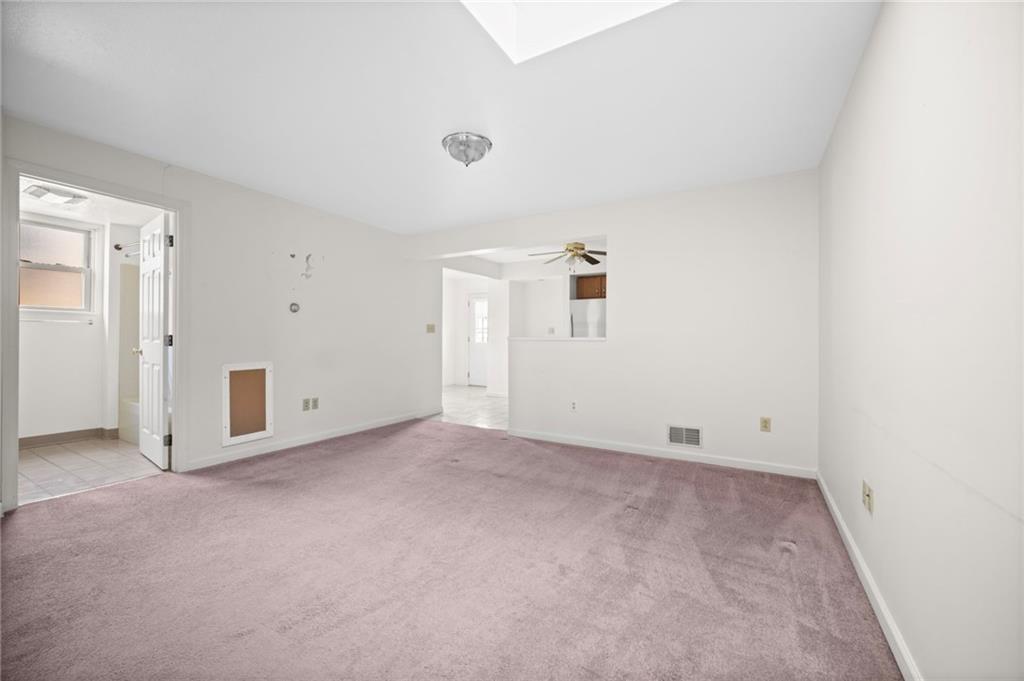 311 Catherine Street McKees Rocks, PA 15136 - Photo 25 of 41 an empty room with windows