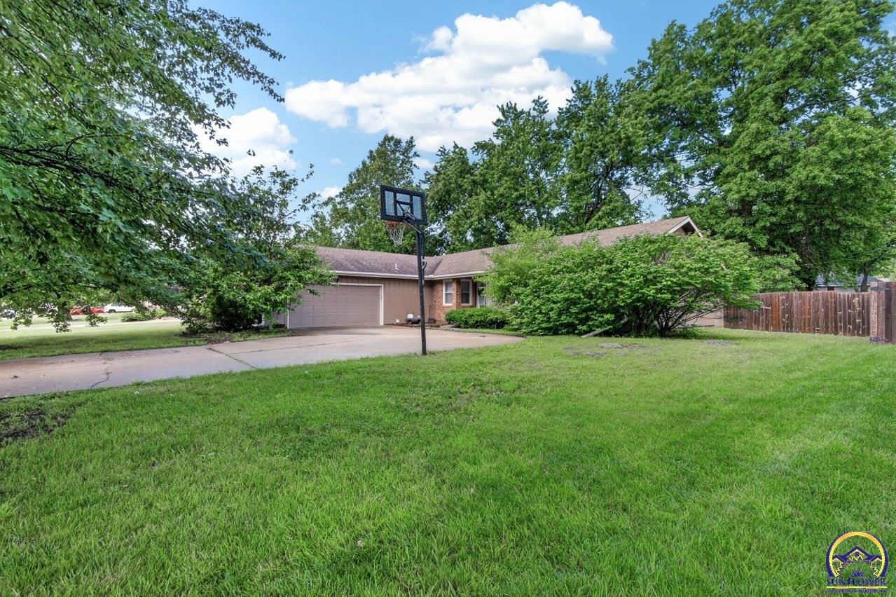 2921 Southwest Lincolnshire Road Topeka, KS 66614 - Photo 2 of 30