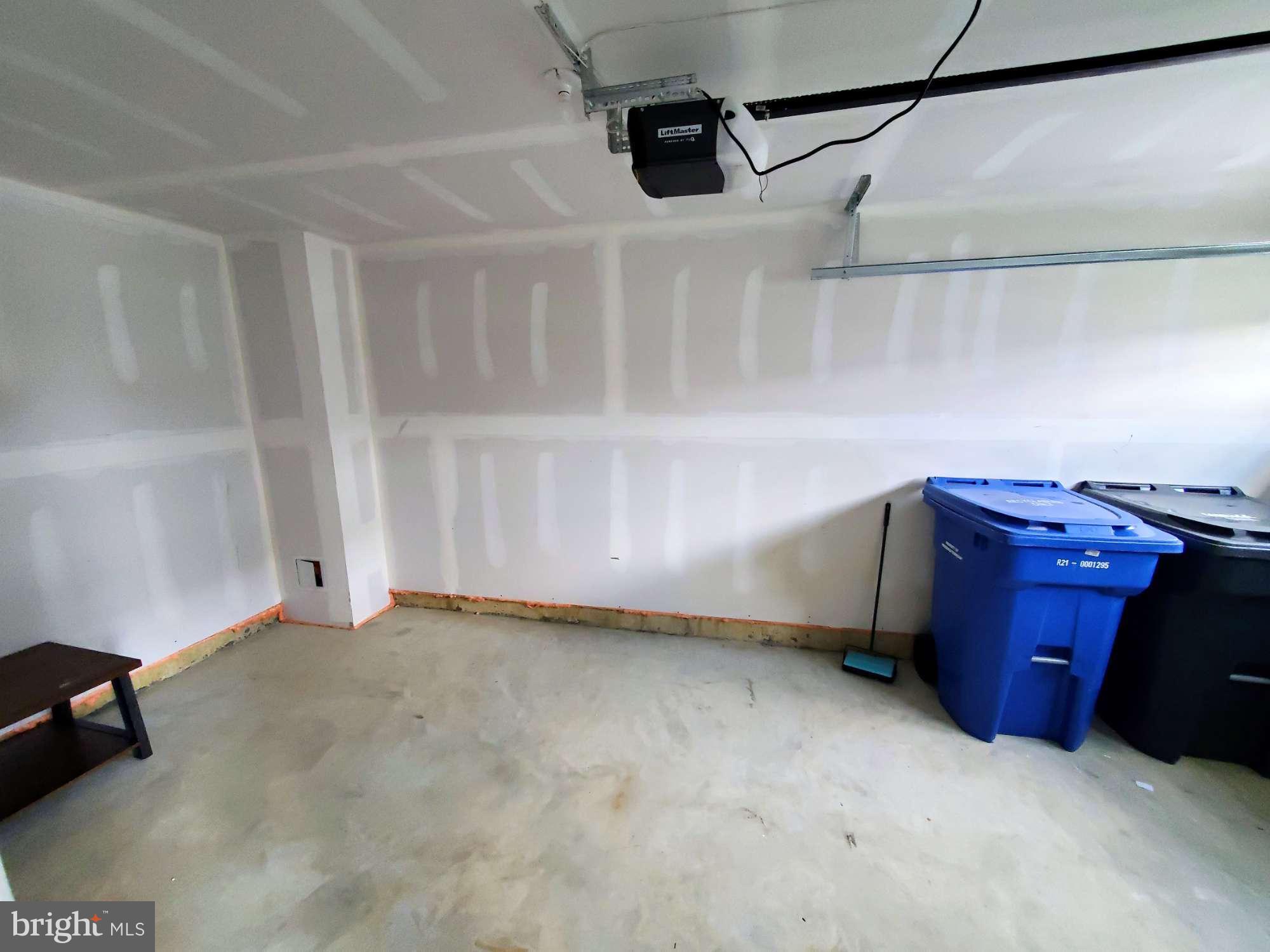 31 Roundstone Run Swedesboro, NJ 08085 - Photo 7 of 37 Garage