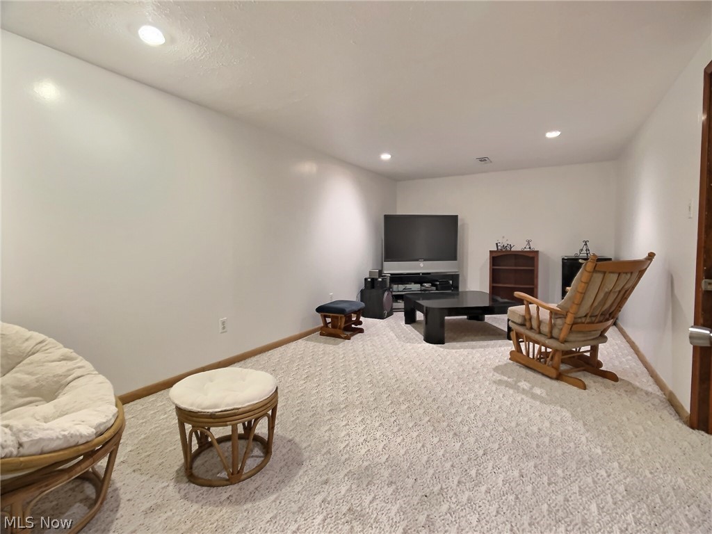 4857 Ridgebury Boulevard Cleveland, OH 44124 - Photo 15 of 17