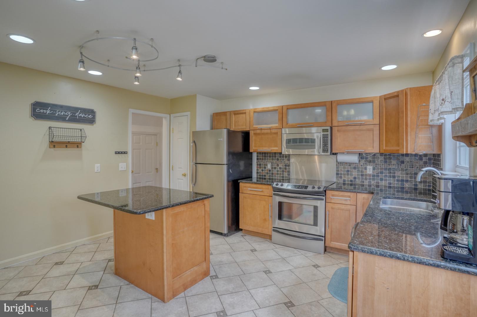 519 Squawigm Road Dover, DE 19901 - Photo 16 of 41 Kitchen
