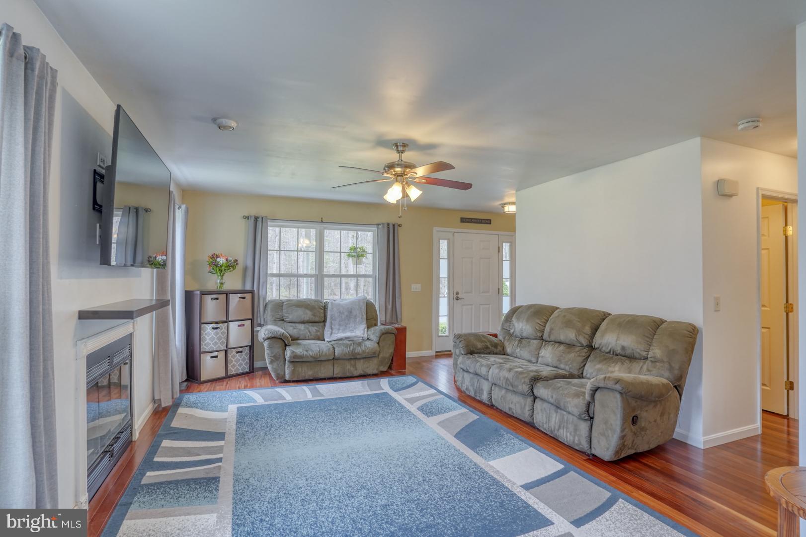 519 Squawigm Road Dover, DE 19901 - Photo 24 of 41 Living Room