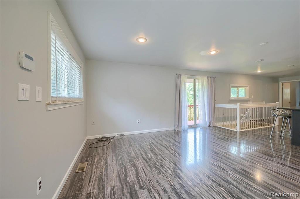 1712 Rochester Road Leonard, MI 48367 - Photo 7 of 29