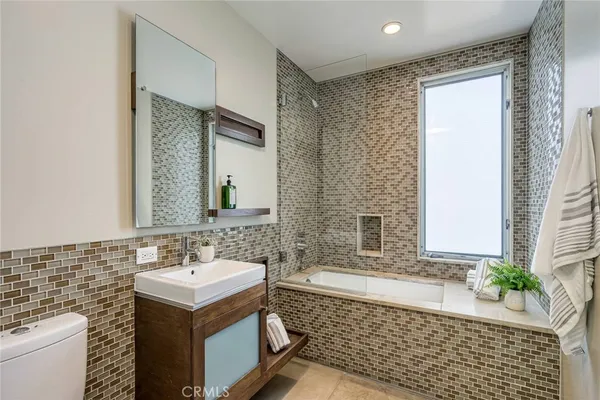 $13,500 | 414 Venice Way, Venice, CA 90291