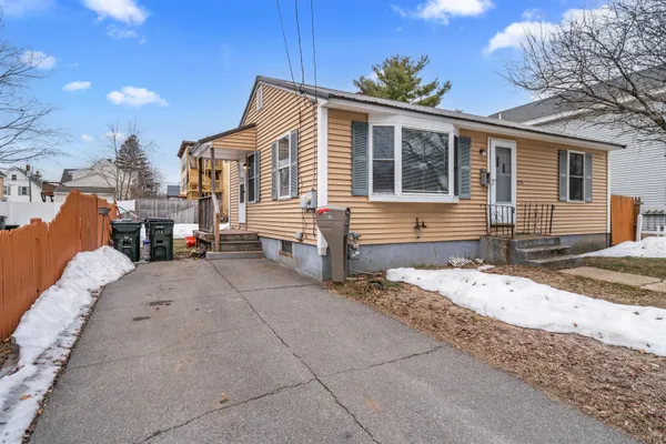 $341,000 | 274 Blucher Street, Manchester, NH 03102