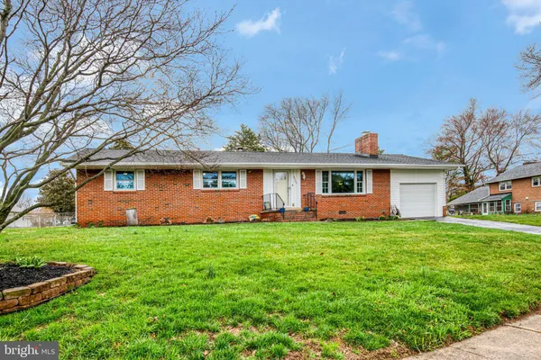 $575,000 | 8909 Hill Place, Manassas, VA 20110