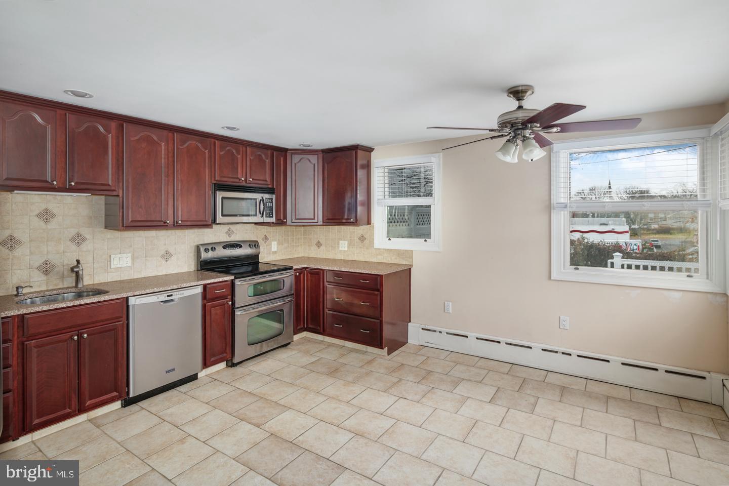 705 Ivins Road Philadelphia, PA 19128 - Photo 2 of 27 Gallery Image 2