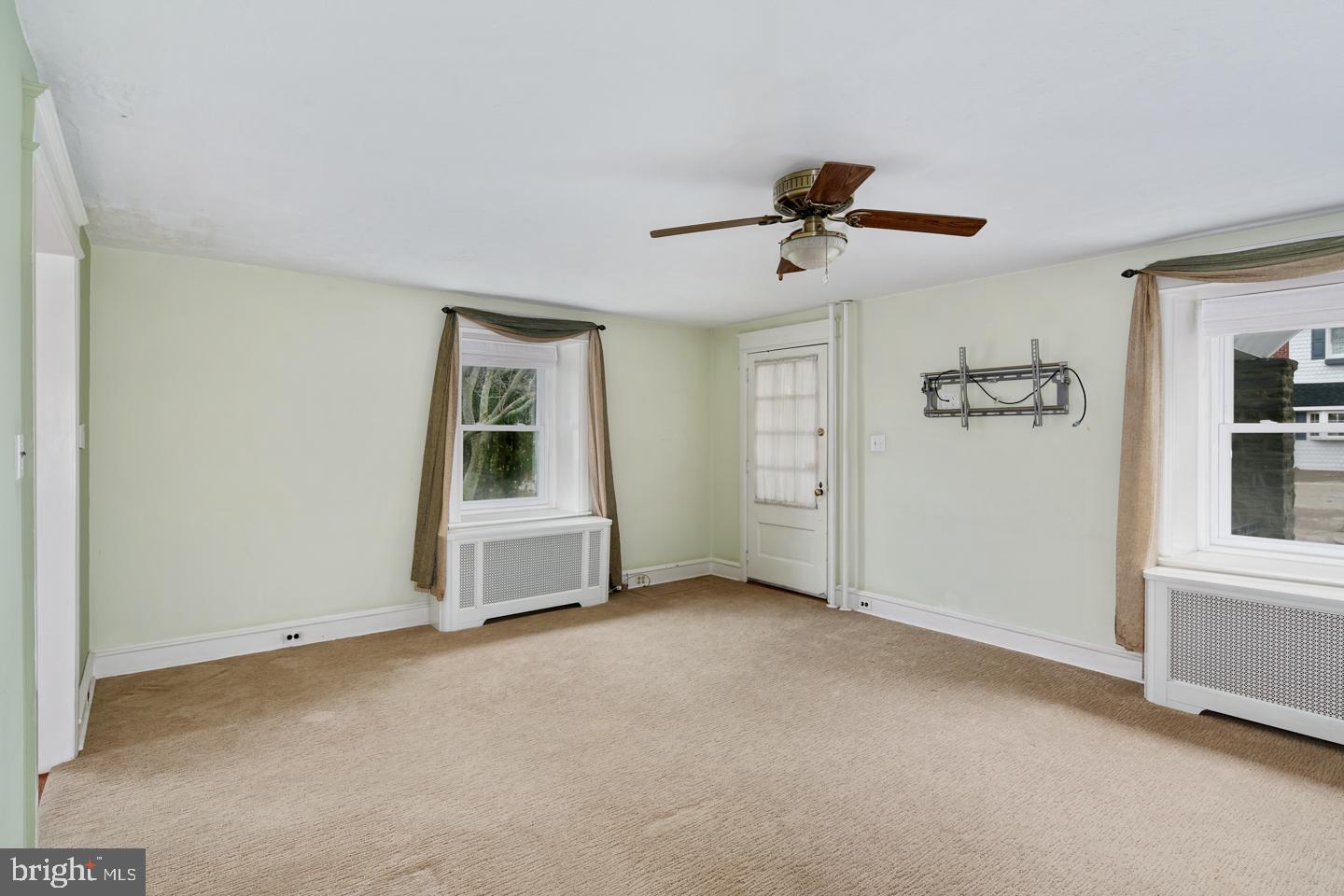 705 Ivins Road Philadelphia, PA 19128 - Photo 10 of 27 Gallery Image 10