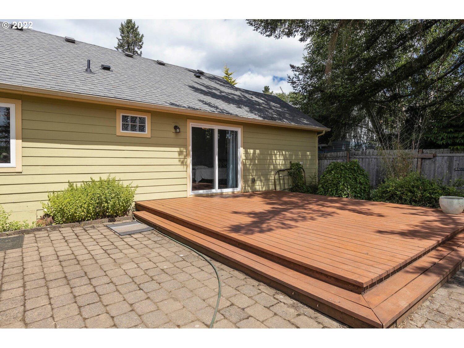 41584 Southeast Thomas Road Sandy, OR 97055 - Photo 20 of 32 a view of a backyard with a garden and yard