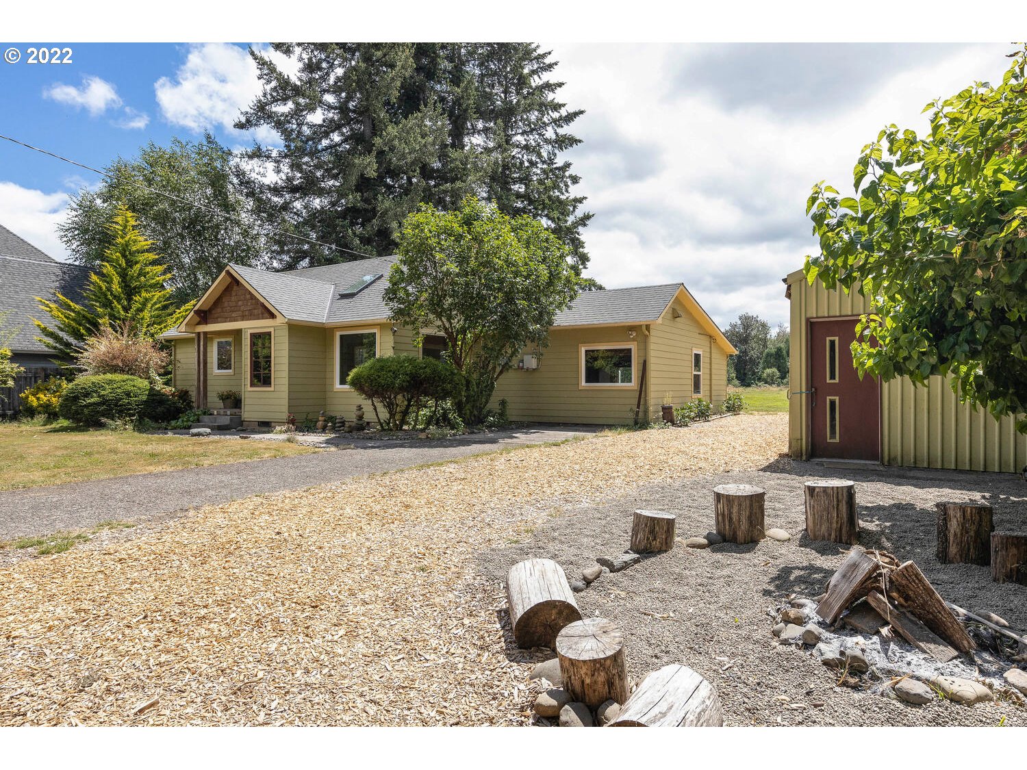 41584 Southeast Thomas Road Sandy, OR 97055 - Photo 2 of 32 a front view of a house with a yard and garage