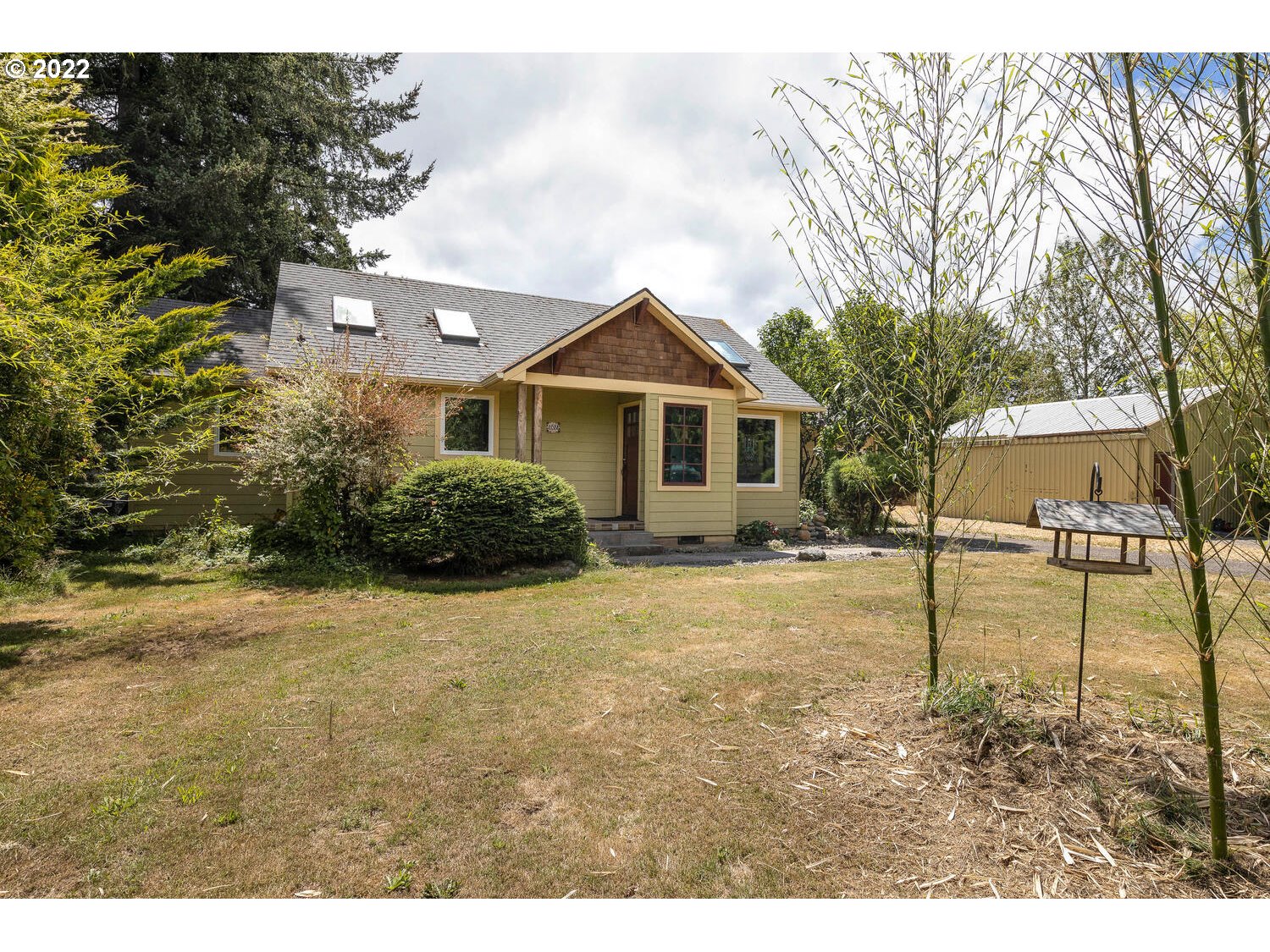41584 Southeast Thomas Road Sandy, OR 97055 - Photo 3 of 32 a front view of a house with a garden