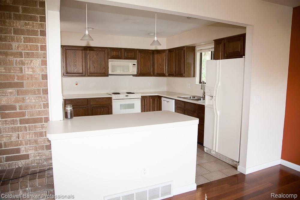 6548 Andersonville Road Clarkston, MI 48346 - Photo 5 of 35 IMG_6188.jpg