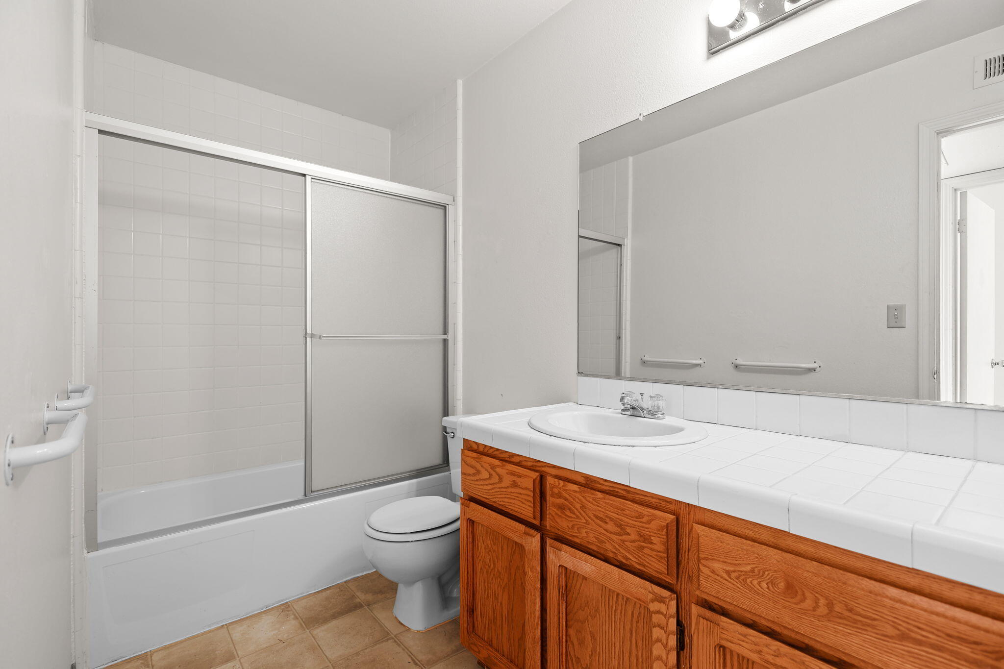 12785 Williamson Road Redding, CA 96003 - Photo 18 of 45 Guest Bath