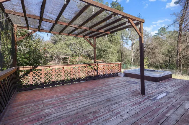 a view of a back yard of the house
