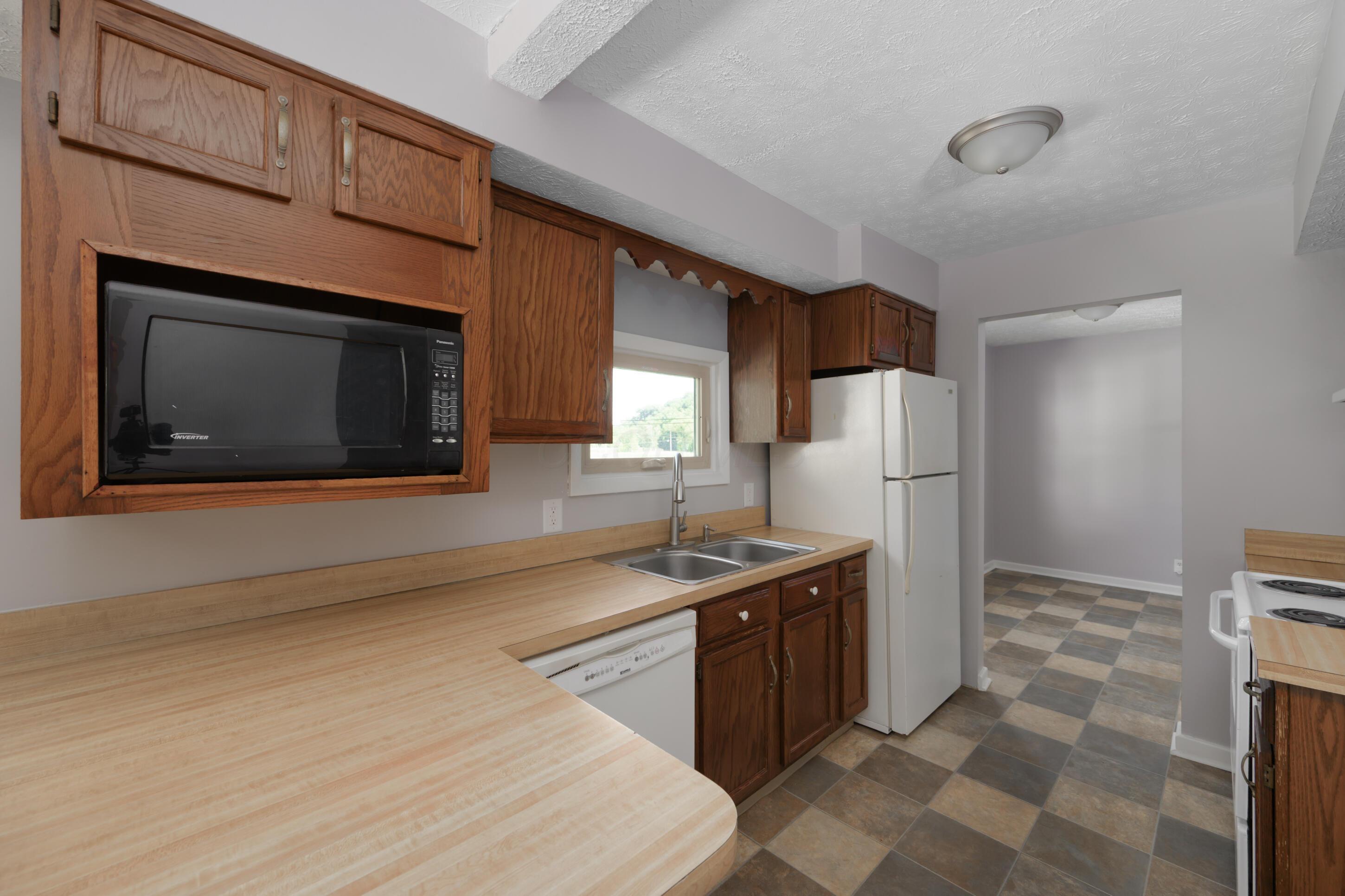 1264 Tarkiln Road Southeast Lancaster, OH 43130 - Photo 16 of 38 Kitchen
