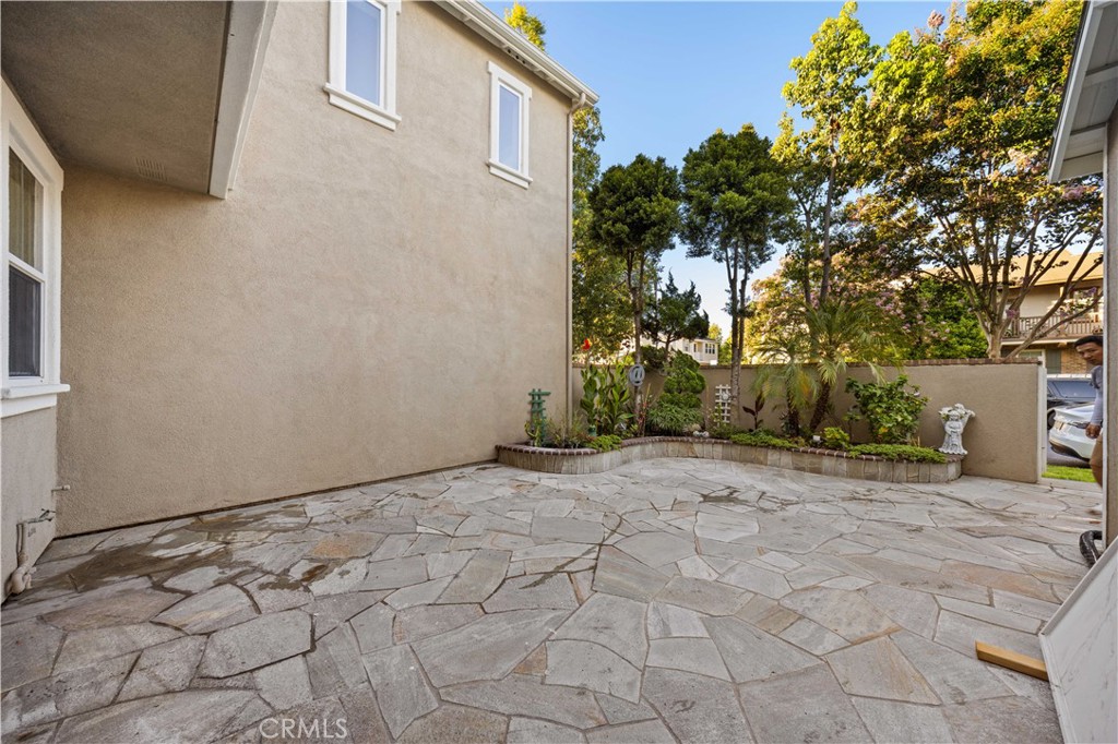 15525 Bonsai Way Tustin, CA 92782 - Photo 25 of 40 a view of a backyard of the house