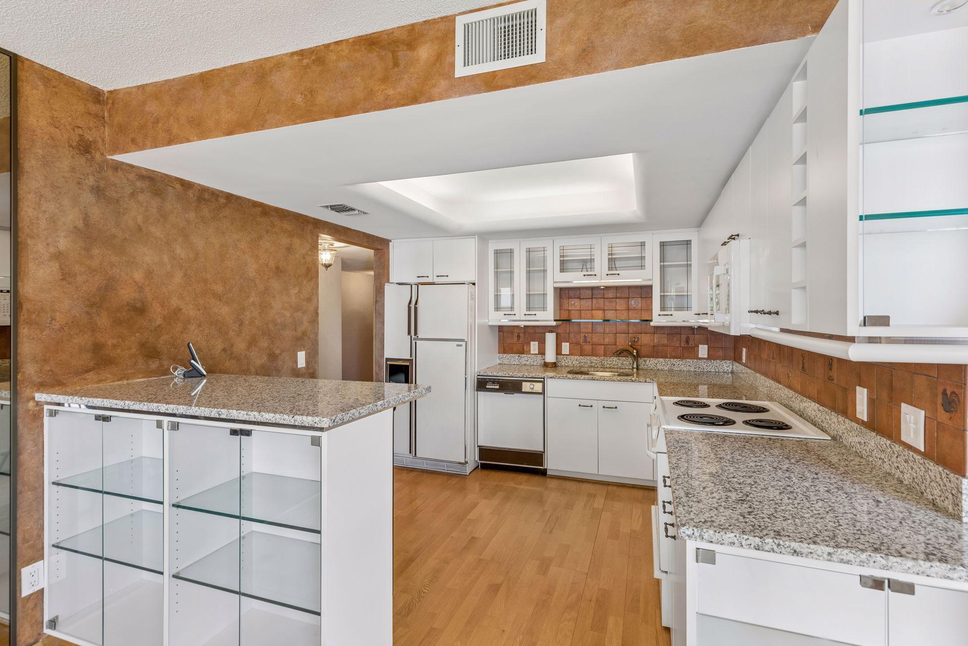603 Lake Street, Unit 215 Excelsior, MN 55331 - Photo 18 of 42