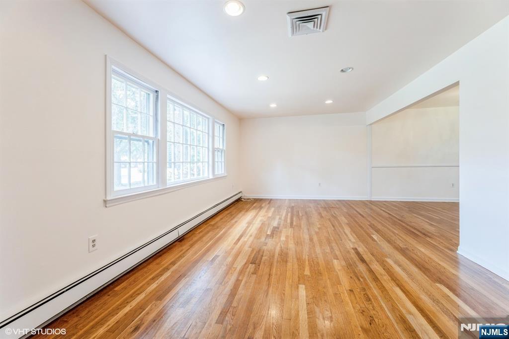 275 Taft Court Paramus, NJ 07652 - Photo 11 of 40
