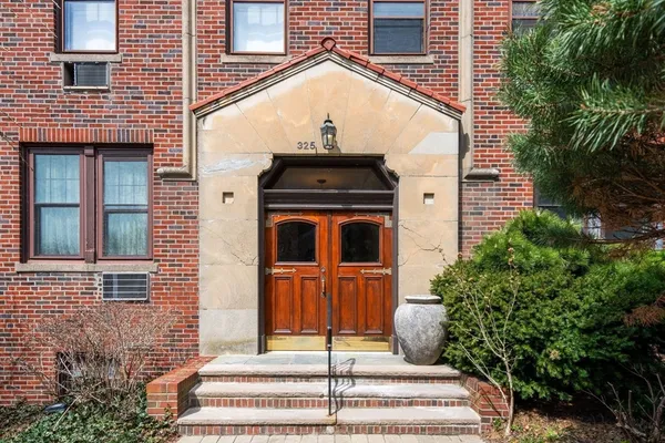 $1,099,000 | 325 Tappan Street, Unit 6, Brookline, MA 02445