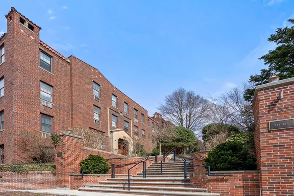 $1,099,000 | 325 Tappan Street, Unit 6, Brookline, MA 02445