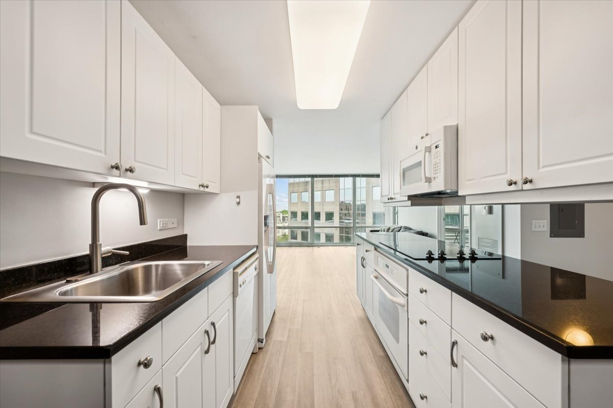 800 Elgin Road, Unit 1013 Evanston, IL 60201 - Photo 4 of 25 a kitchen with granite countertop a sink and cabinets