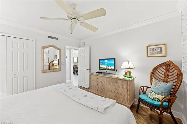 $10,000 | 9415 Gulf Shore Drive, Unit 302, Naples, FL 34108