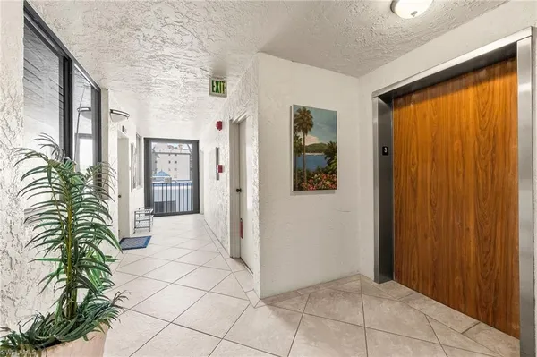 $10,000 | 9415 Gulf Shore Drive, Unit 302, Naples, FL 34108
