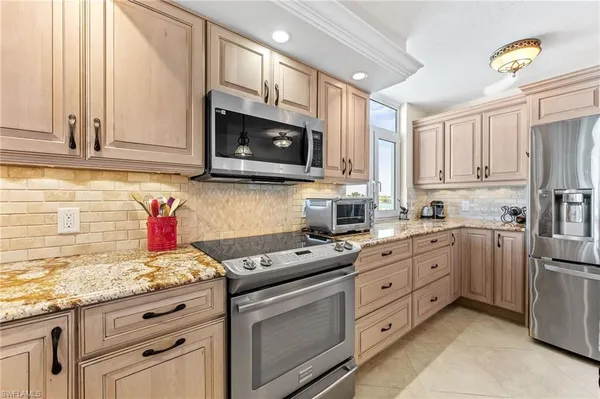 $10,000 | 9415 Gulf Shore Drive, Unit 302, Naples, FL 34108