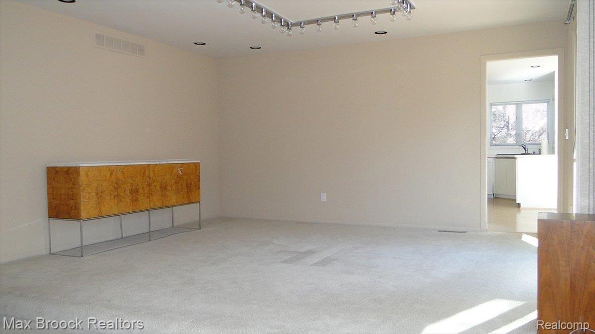 4786 Pickering Road Bloomfield Hills, MI 48301 - Photo 7 of 25 Dining Room