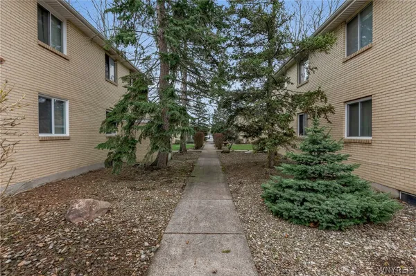 $124,900 | 1176 Indian Church Road, Unit 27, West Seneca, NY 14224