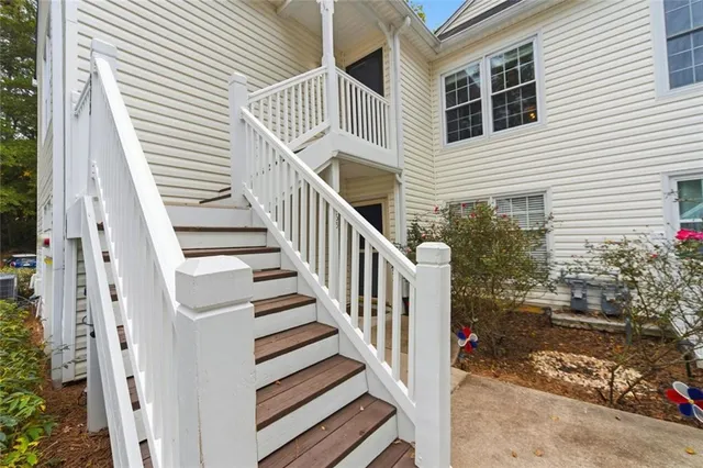 a view of a house with backyard and deck
