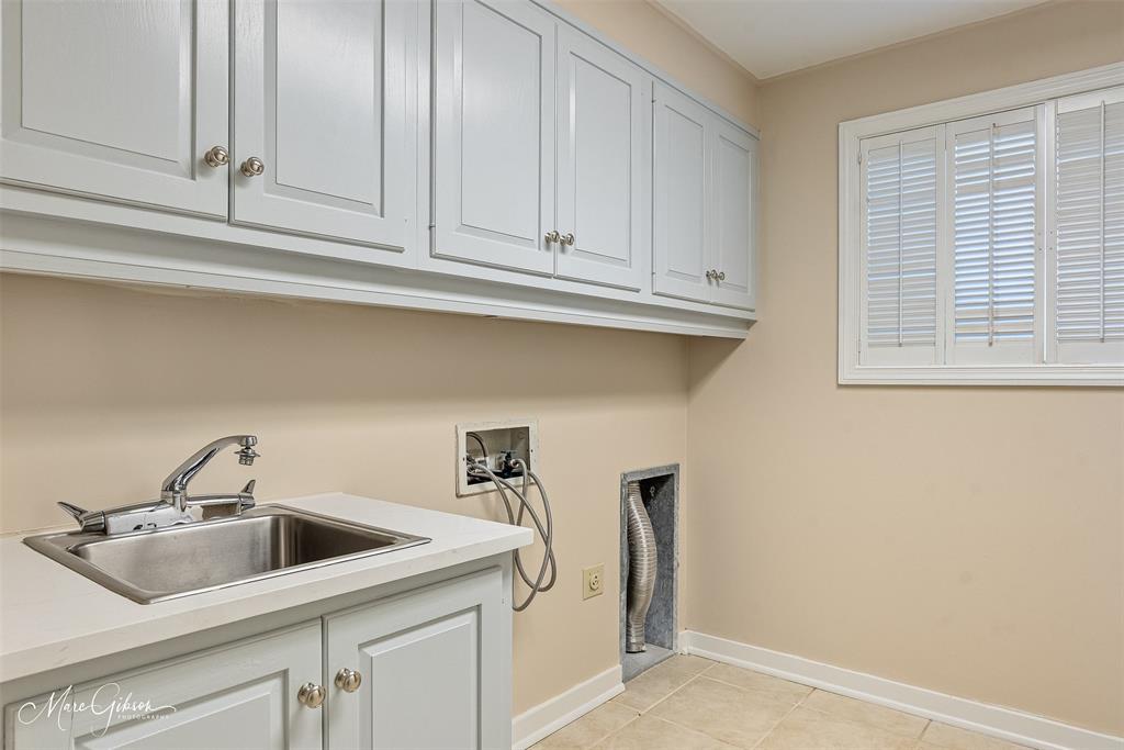 10405 Ellerbe Road Shreveport, LA 71106 - Photo 37 of 40 a close view of a sink and cabinets
