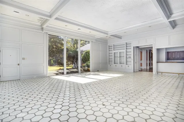 a view of a entrance door of the house