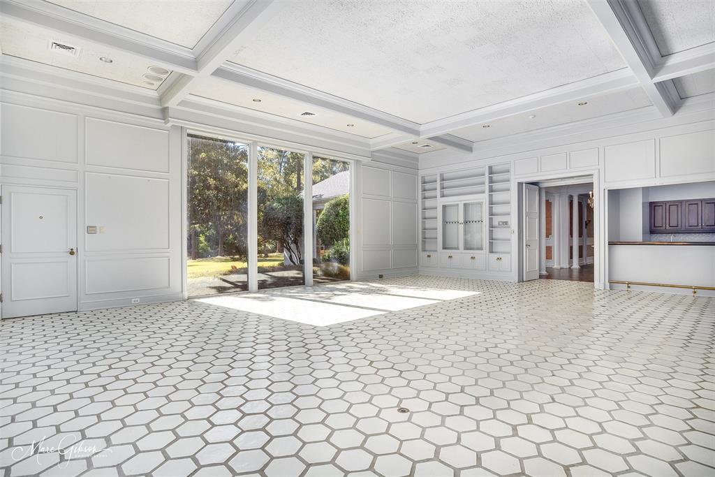 10405 Ellerbe Road Shreveport, LA 71106 - Photo 8 of 40 a view of a entrance door of the house